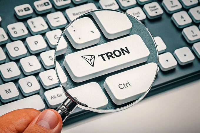 سکه Tron چیست: کلید Tron روی صفحه کلید.
